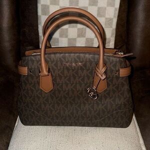 Women’s Michael Kors Lynn Brown Logo Satchel